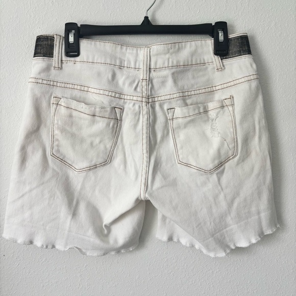 Womens Juniors Dollhouse Distressed Jean Shorts White Denim Size 11 - Picture 4 of 7